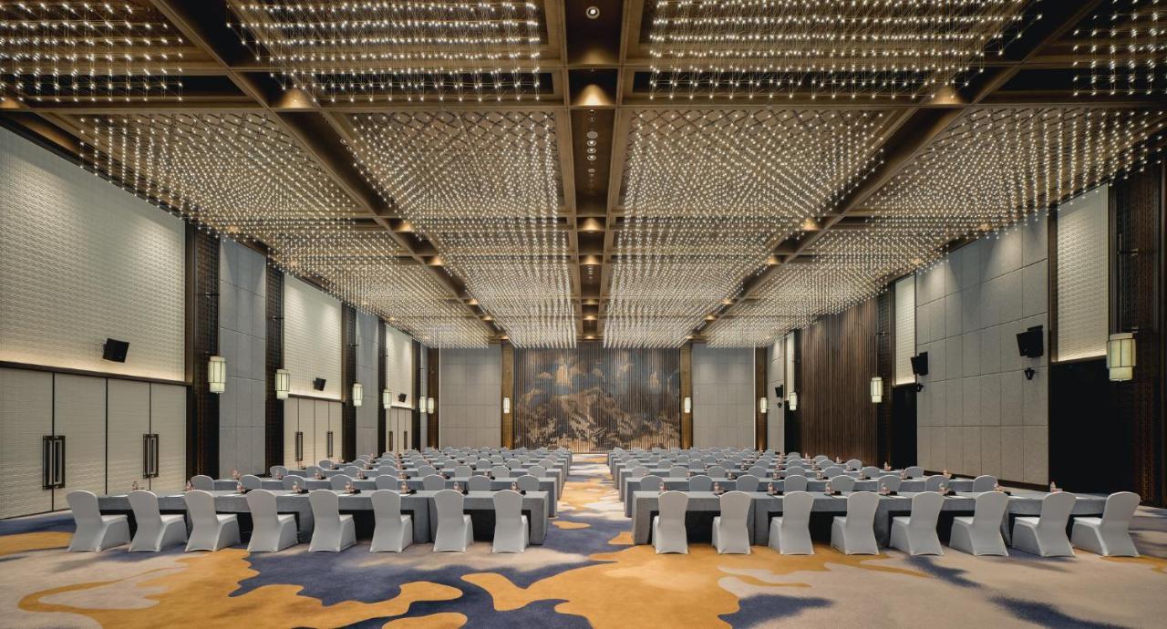Hualuxe Kunshan Huaqiao By Ihg - F1 Racing Preferred Hotel Exterior foto