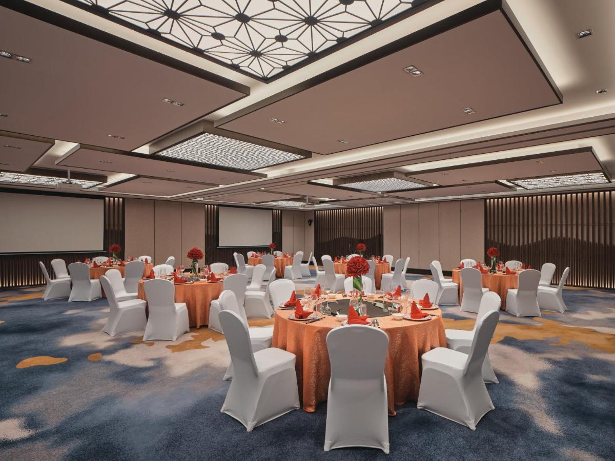 Hualuxe Kunshan Huaqiao By Ihg - F1 Racing Preferred Hotel Exterior foto